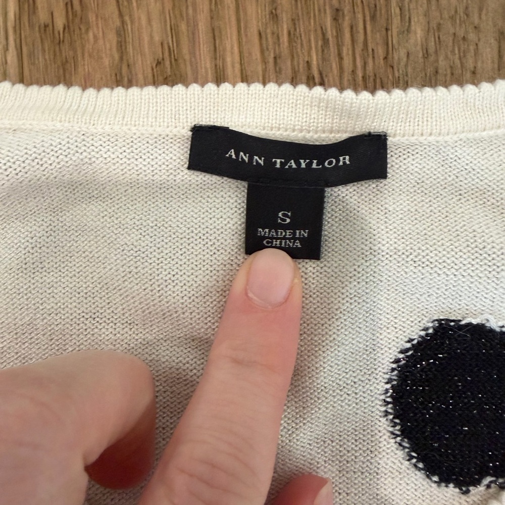 ⚫️ Ann Taylor Polka Dot Lightweight Sweater - Size Small - Picture 3 of 11
